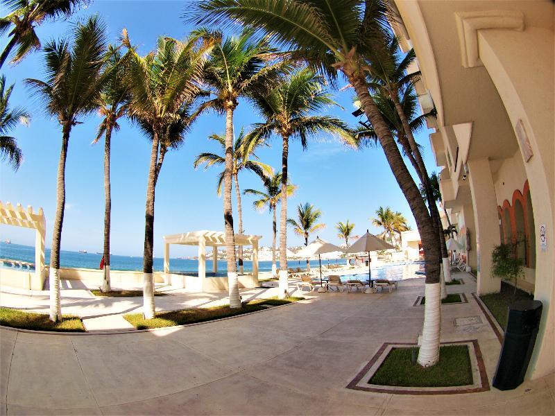 Camino Real Manzanillo Hotel Bagian luar foto